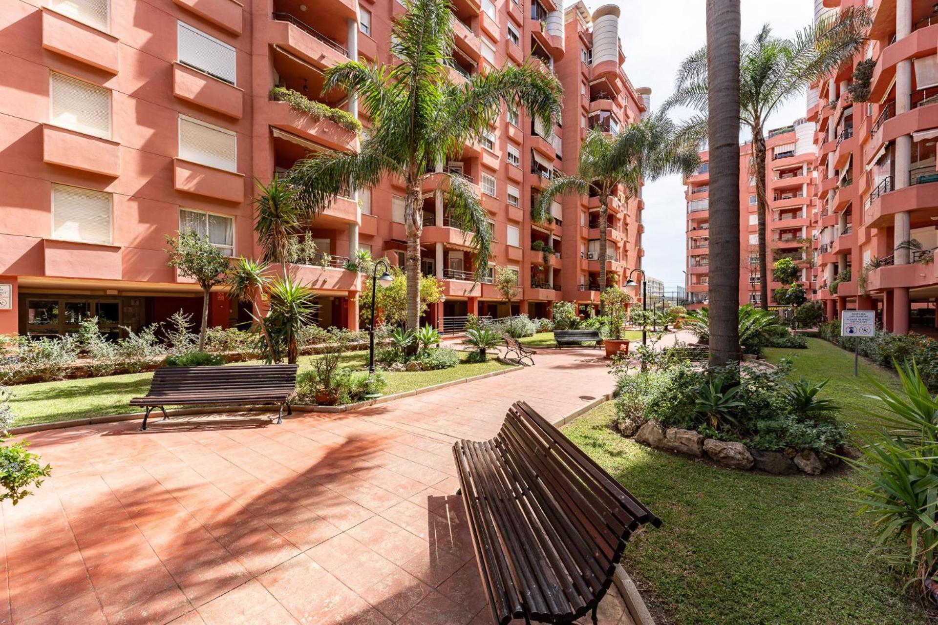 Malagasuite Coastal Paradise ฟูเอนฮิโรลา ภายนอก รูปภาพ
